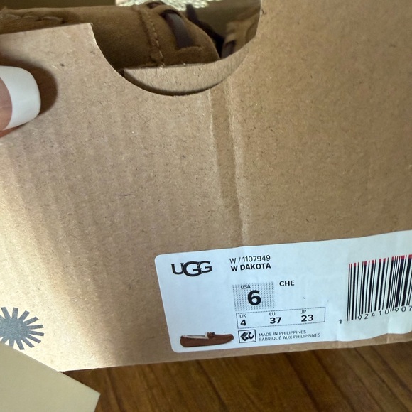 UGG Dakota tan suede moccasin slippers NIB - Picture 4 of 4